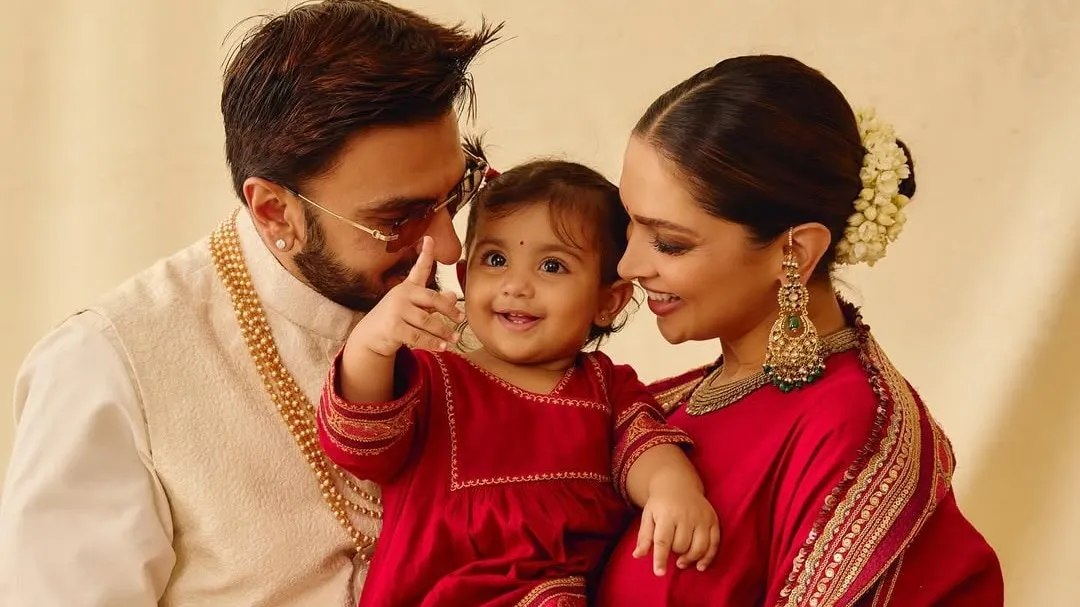 Daughter Dua poses with parents Deepika and Ranveer for post with Diwali  wishes - India Today