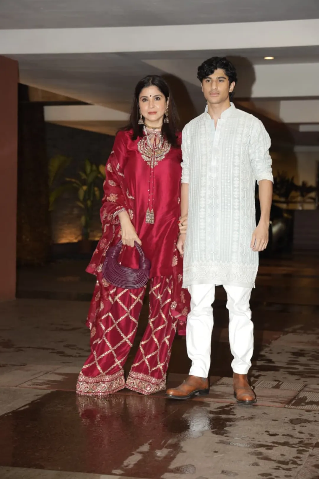 Following Shanaya, the actress's mother, Maheep Kapoor, also graced the event with her beautiful performance. Like her daughter, she also dazzled in a red outfit. Her son, Jahaan Kapoor, was also seen at Anshula's engagement.
