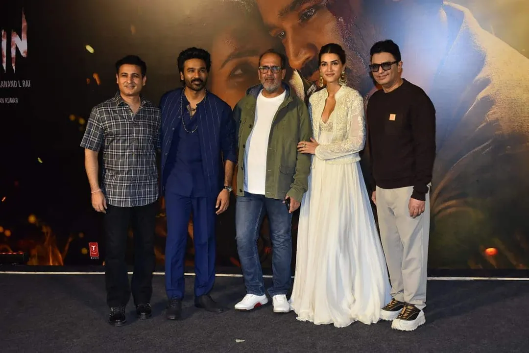 Tere Ishk Mein Trailer Launch: व्हाइट गाउन में अप्सरा बनकर पहुंचीं कृति  सेनन, धनुष का दिखा डैशिंग अवतार, देखें तस्वीरें | Tere Ishk Mein Trailer  Launch Event Kriti Sanon To Dhanush ...