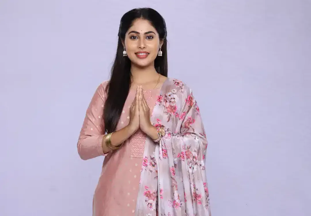 Akshaya Hindalkar on meeting fans in Mumbai's local train | Culture  Crossroads