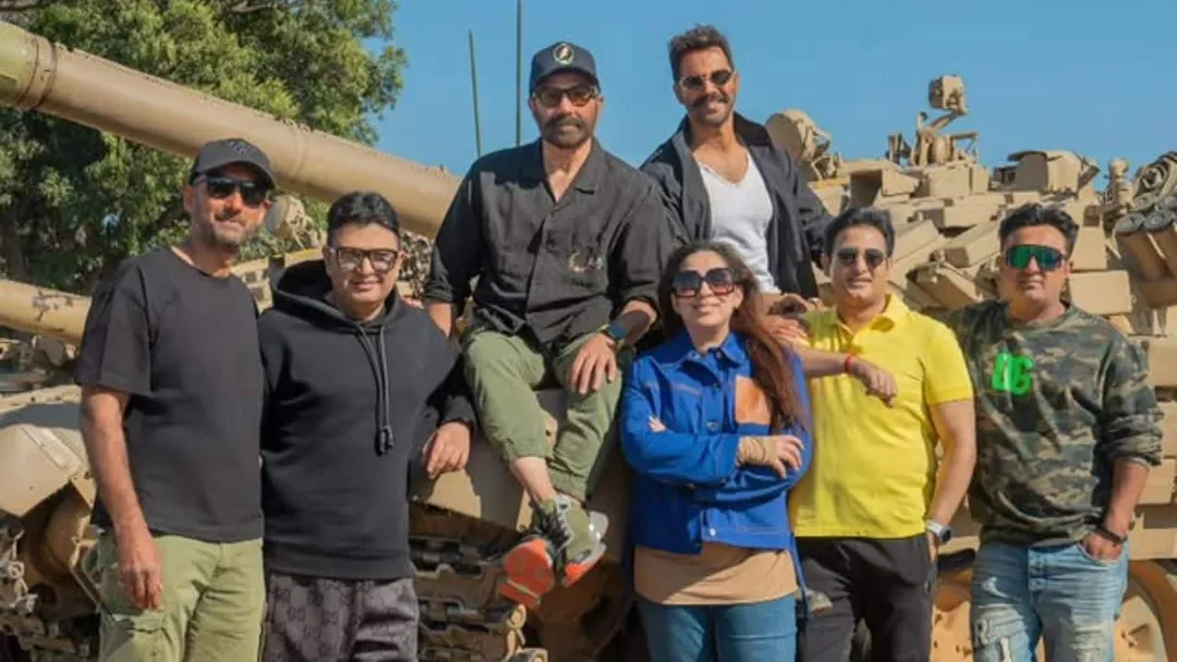 Sunny Deol joins Varun Dhawan and others for Border 2 as filming begins in  Jhansi