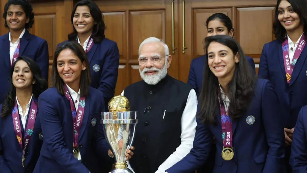 WATCH: Prime Minister Narendra Modi meets victorious Indian women's cricket  team after World Cup triumph