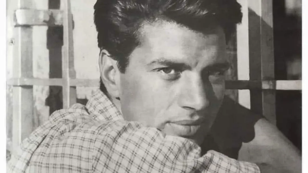 When Dharmendra revealed he would work in garage to survive in Mumbai,  "Mujhe sirff 200 Rs milte the...".