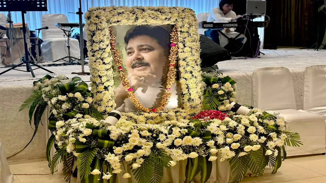 Satish Shah's Prayer Meet: Shatrughan Sinha, David Dhawan, Poonam Dhillon,  Raza Murad, other celebs attend | - The Times of India