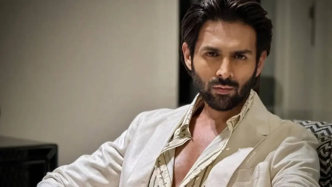 After making his debut in Bollywood, Kartik Aaryan faced challenges in  affording his rent, but eventually, he purchased a house several years  later. | Zoom TV