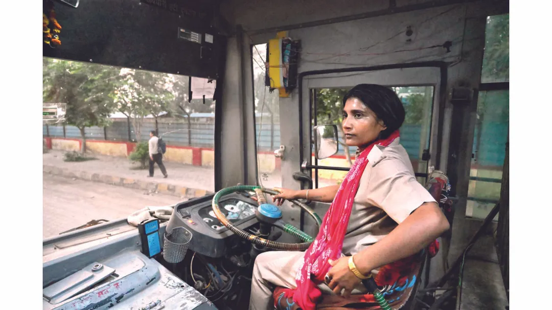 Priyanka Kumari: 1st Women Bus Drivers Set To Take The Wheel | Ghaziabad  News - Times of India
