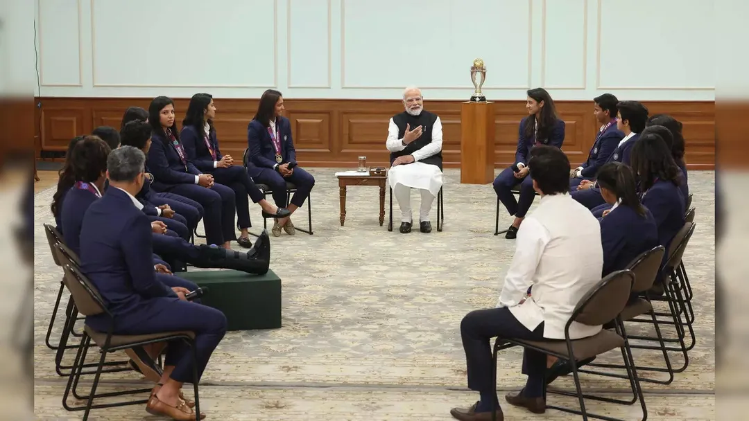 PM Modi meets India's World Cup-winning women's cricket team; hails their  'inspiring' victory - The Economic Times
