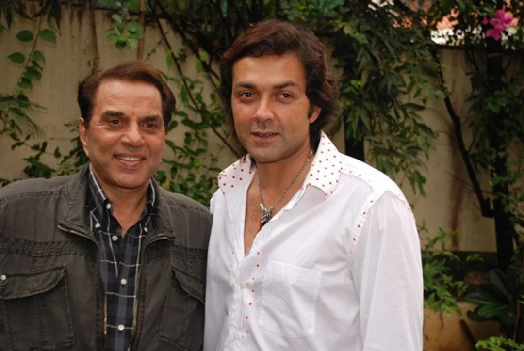 File:Dharmendra Bobby Deol still1.jpg - Wikimedia Commons