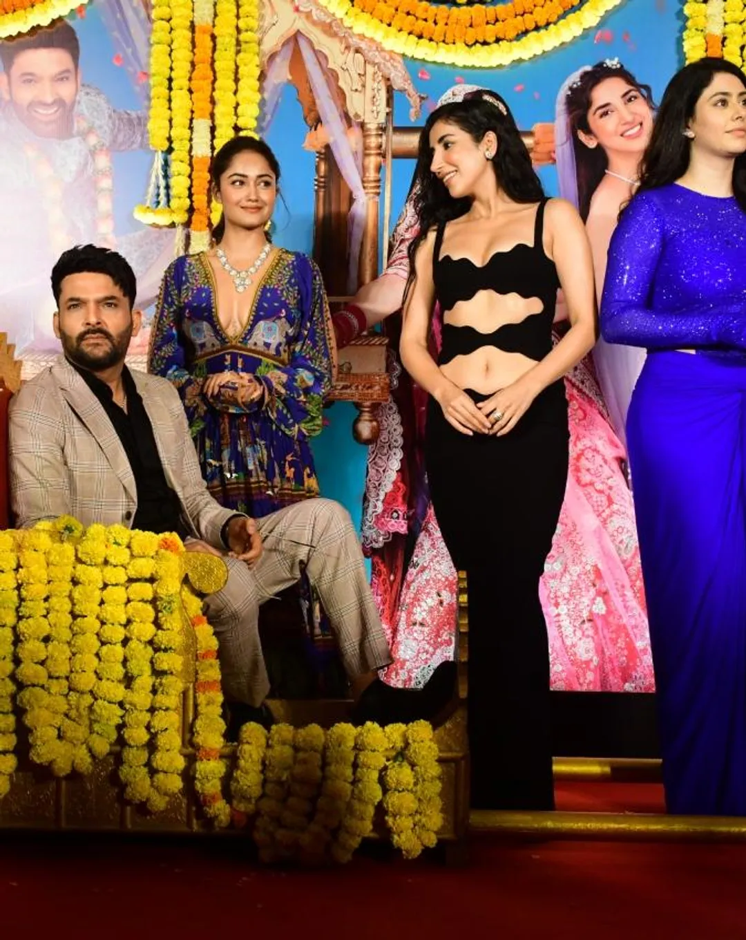 Kis Kisko Pyaar Karoon 2 के ट्रेलर लॉन्च इवेंट में हुई जमकर मस्ती, देखें  फोटोज - Kis Kisko Pyaar Karoon 2 trailer launch event kapil sharma manjot  singh