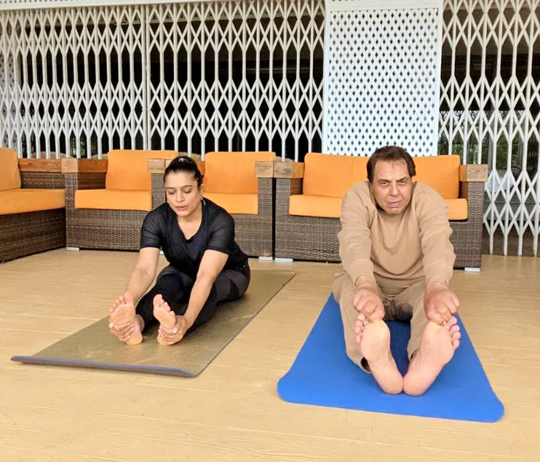Ekta Jain & Dharmendra 1