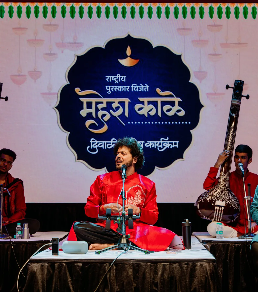 Mahesh Kale performs 1