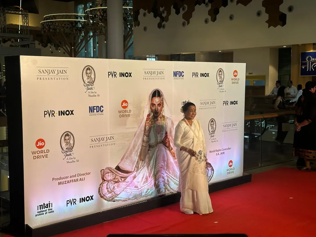 Asha Bhosle on Red carpet