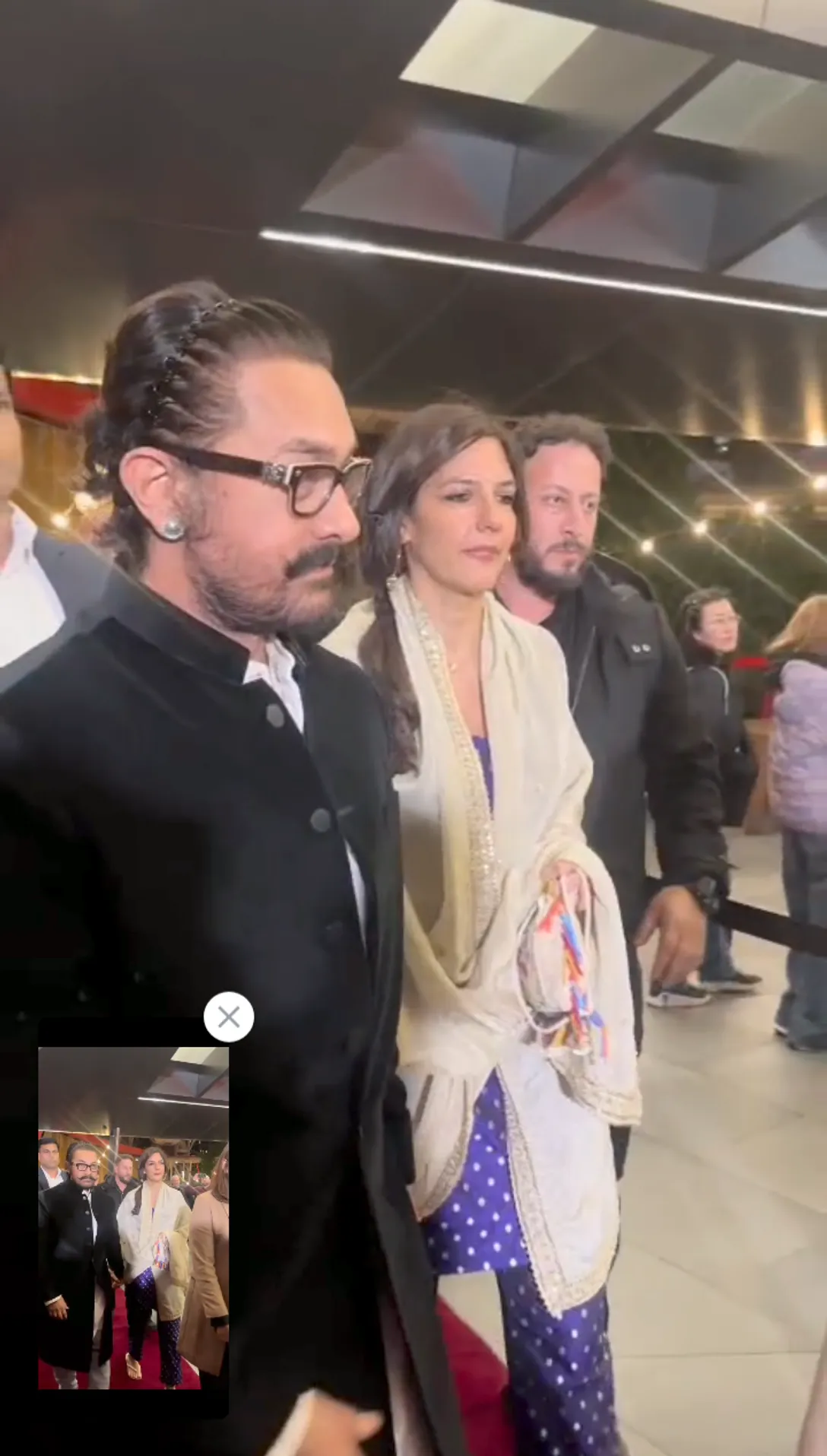 Aamir Khan Arrives in Melbourne with Director Gauri Shinde (1)