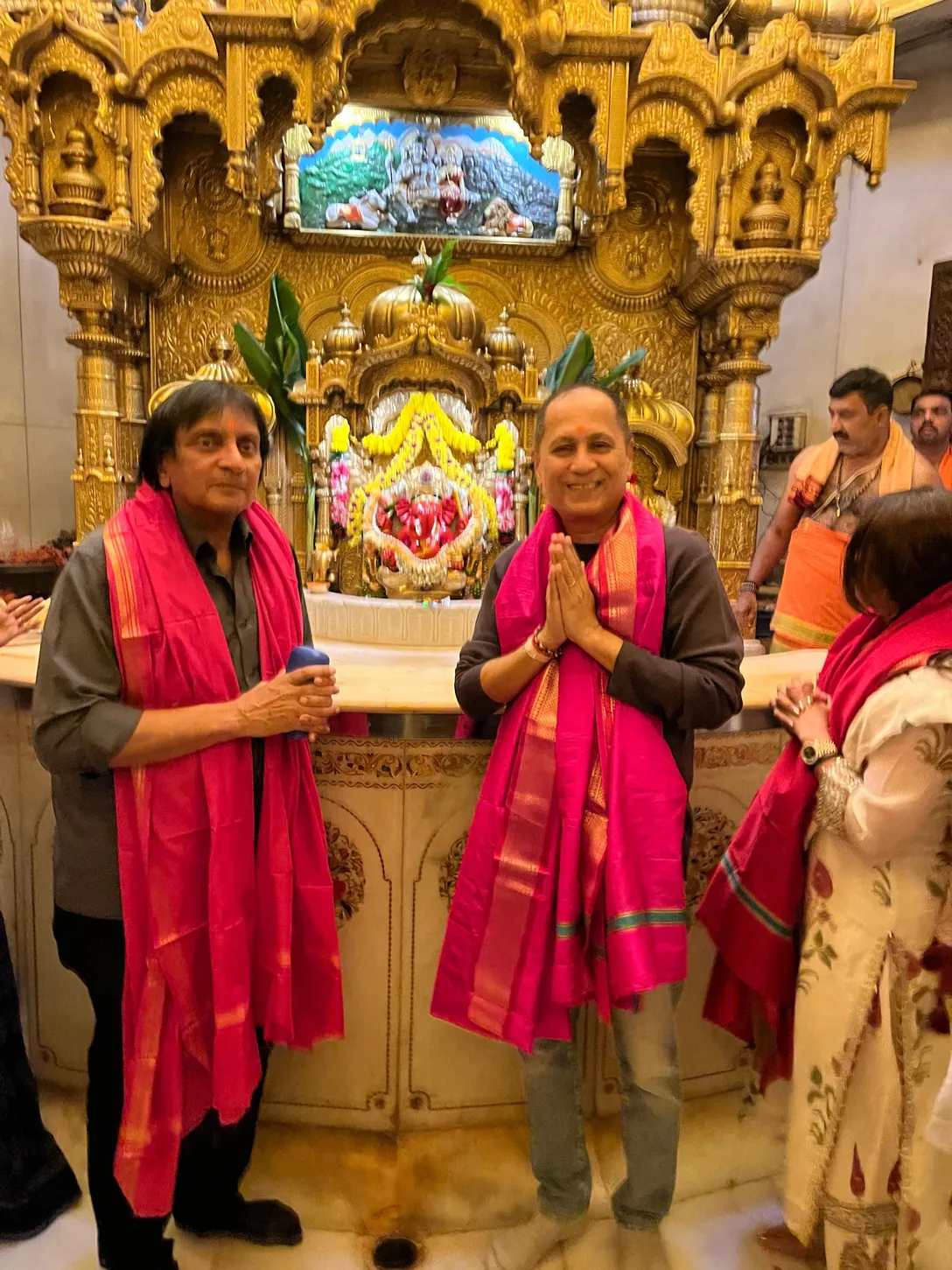 Vipul Amrutlal Shah visit sidhhivinayak temple