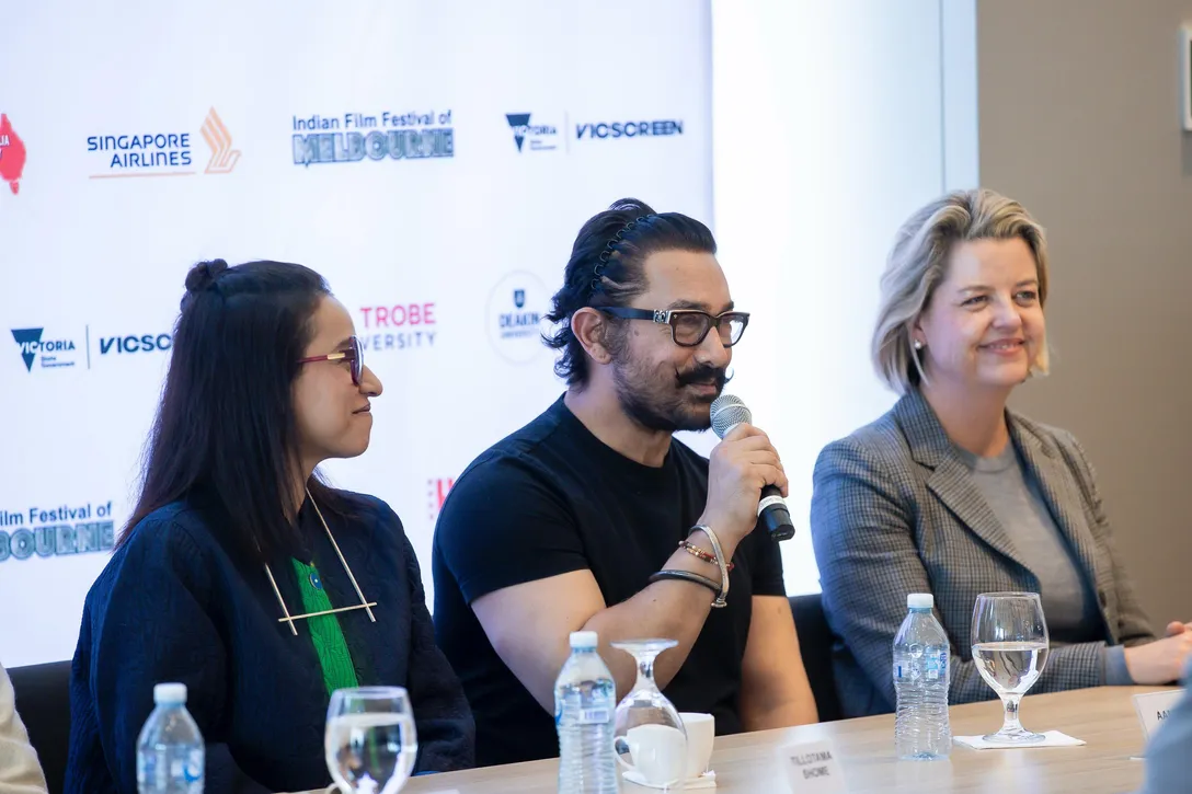 Aamir Khan Arrives in Melbourne (5)