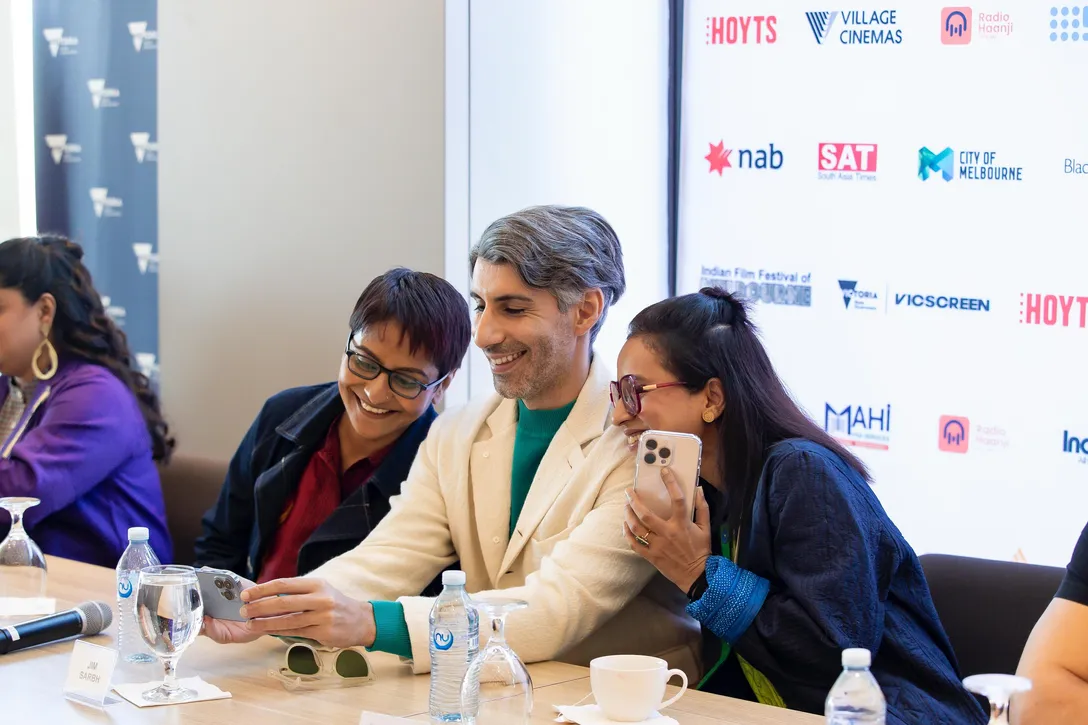 Aamir Khan Arrives in Melbourne (11)