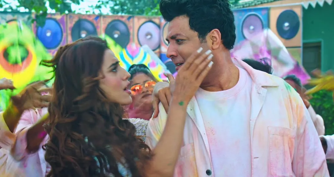 Akshara Singh, Varun Sharma&rsquo;s Holi Song Goes Viral