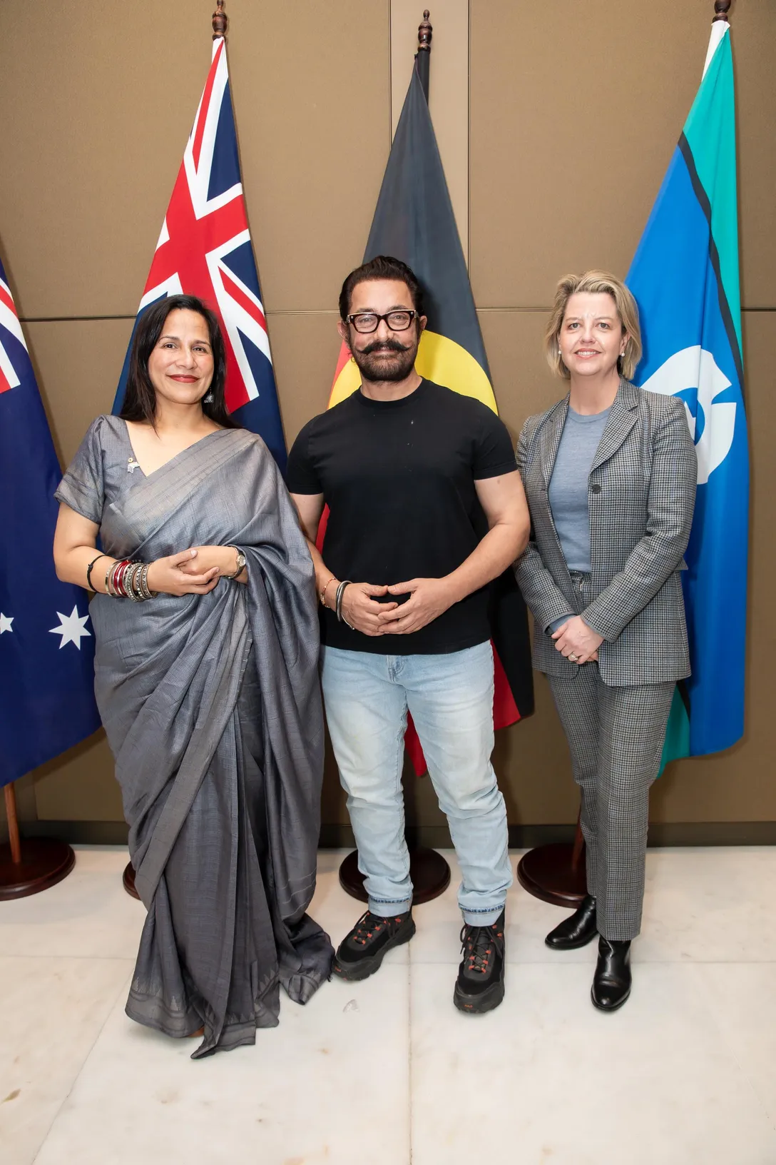 Aamir Khan Arrives in Melbourne (4)