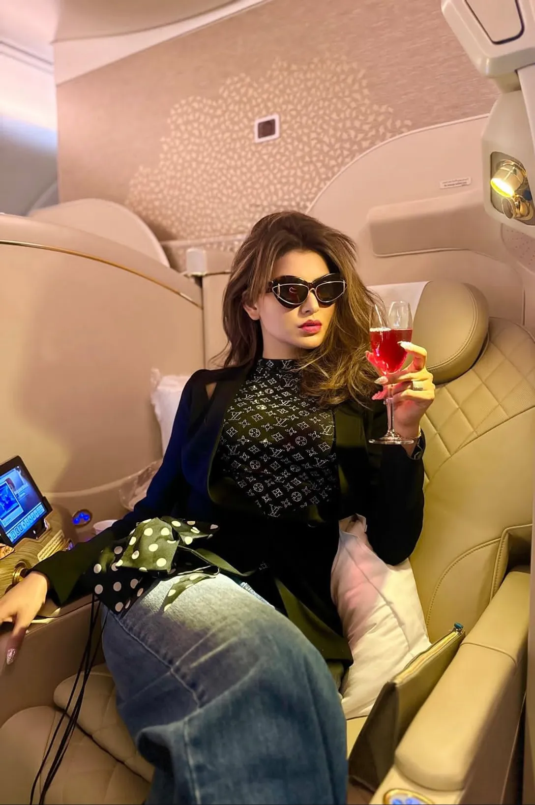 Urvashi Rautela (3)
