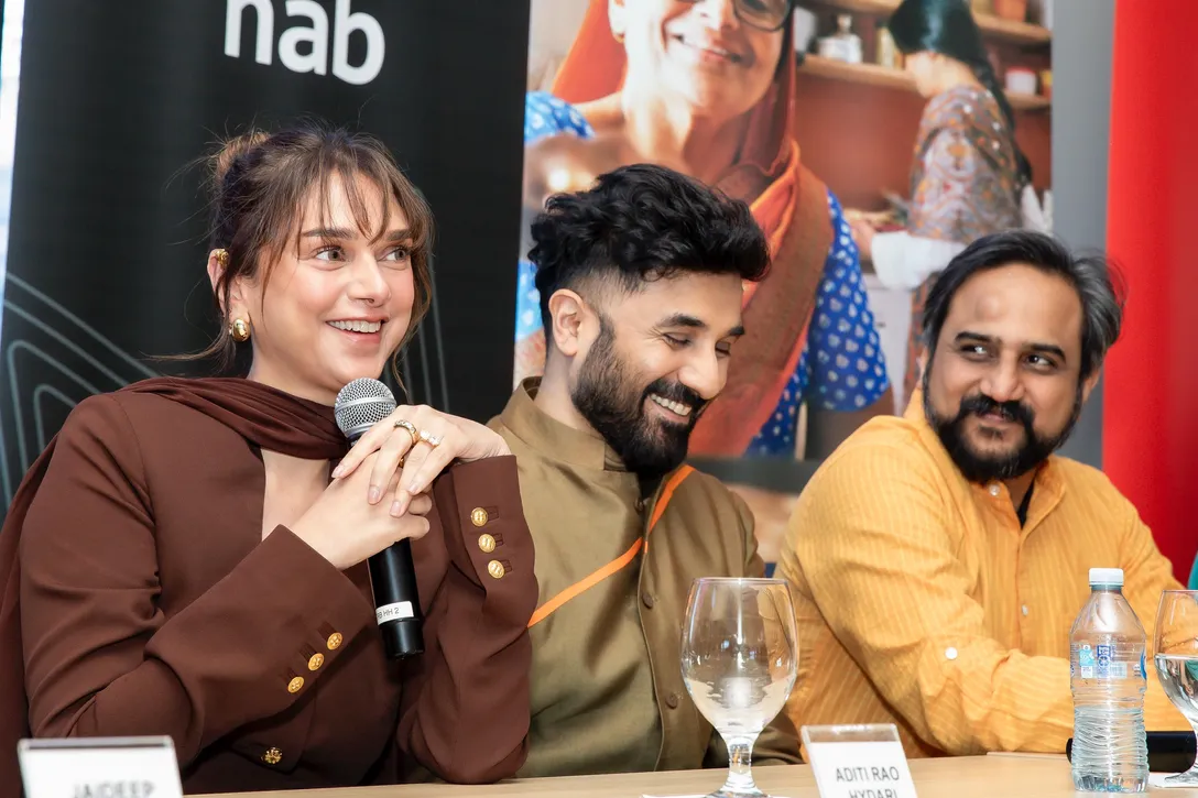 Aamir Khan Arrives in Melbourne (10)