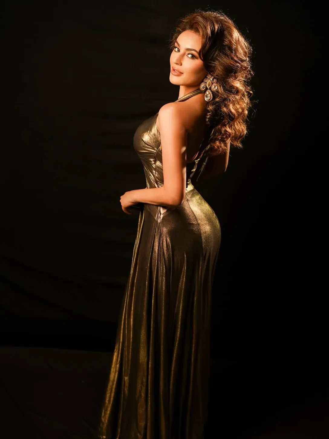 Seerat’s Glam Glow Styled by Tollywood’s Anahita