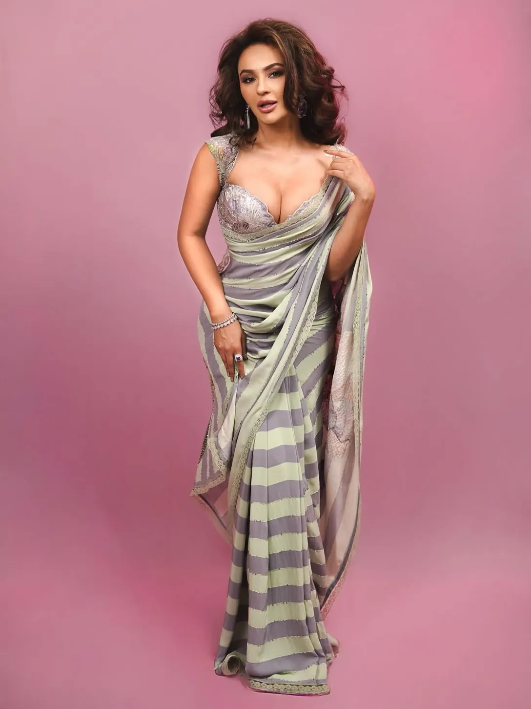  Seerat Kapoor diwali 2025 dress 