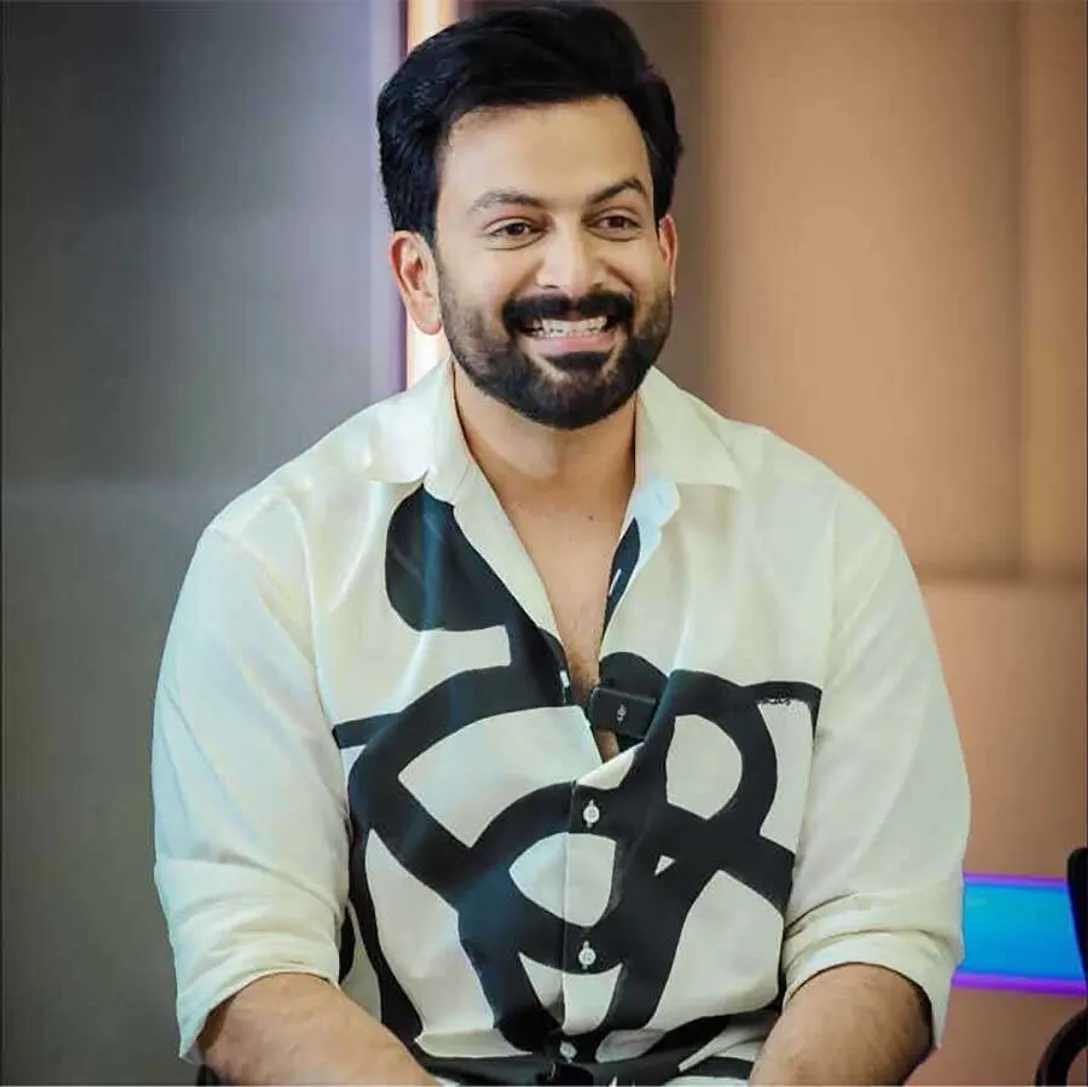 Prithviraj Sukumaran To Direct Hrithik Roshan? | Filmfare.com
