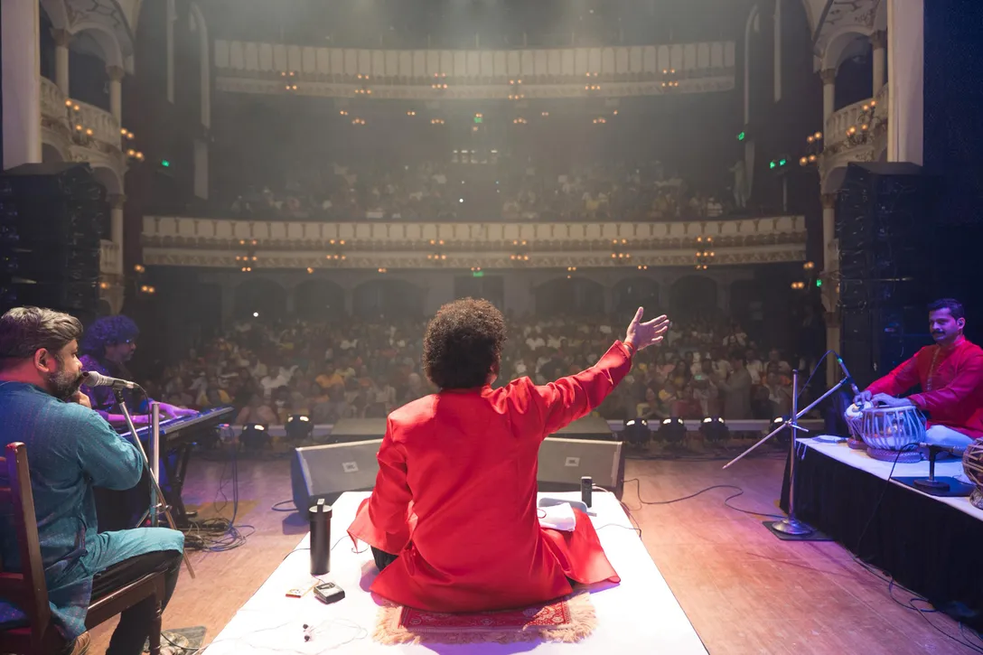 Mahesh Kale performs 3