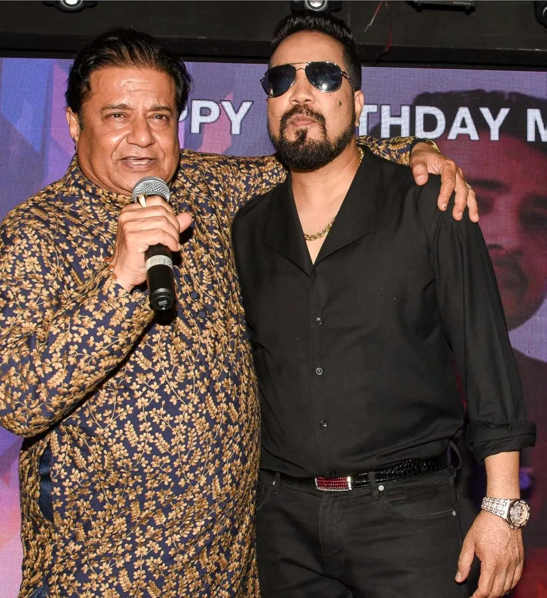 Bday boy Mika Singh with Anup  Jalota jpg