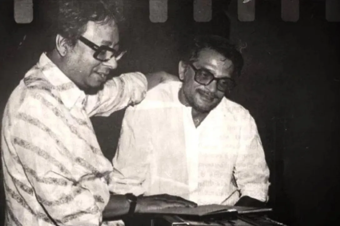  while recording Main Thak Gaya Hoon from Musafir (sung by Kishore Kumar), Pancham Da was pleased, but Gulzar Saab wasn’t. 