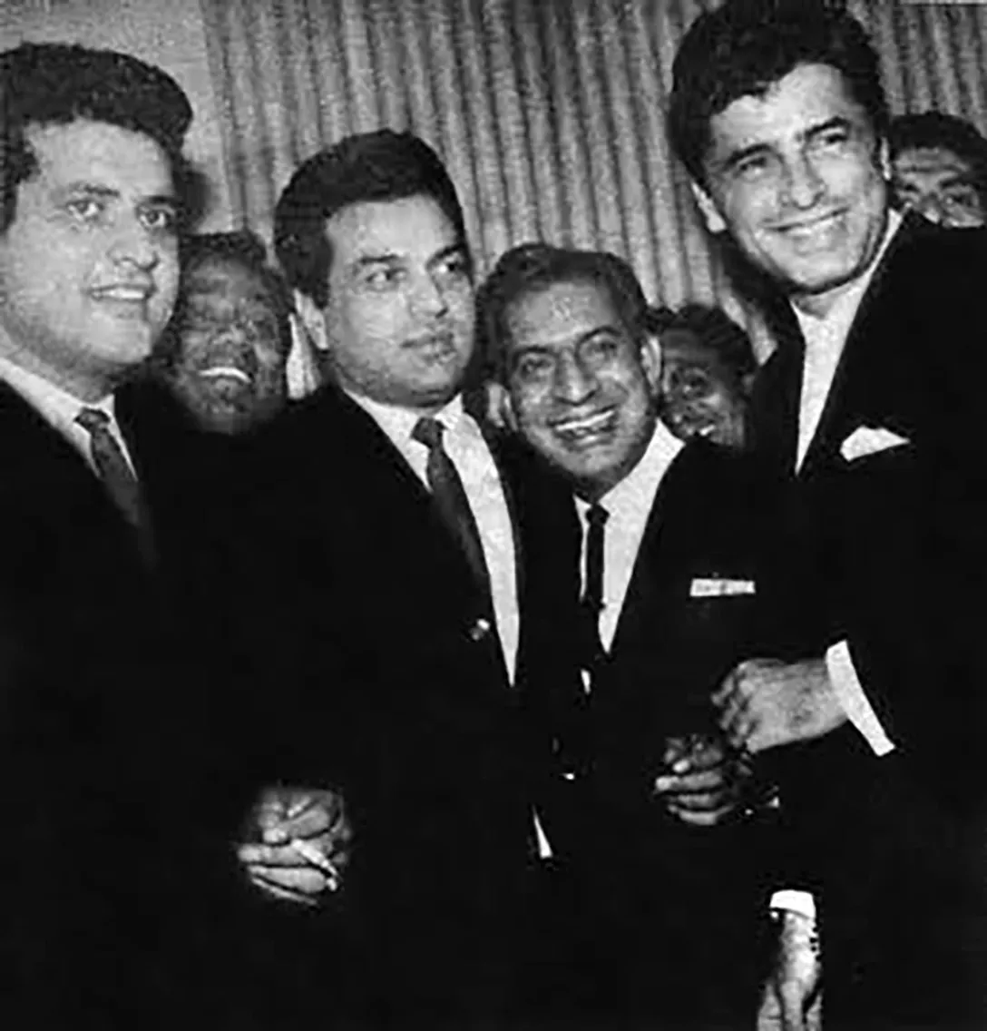 When Dharmendra Lost His Cool And Gave A Tight Slap To A Drunk Sanjay Khan  At A Party