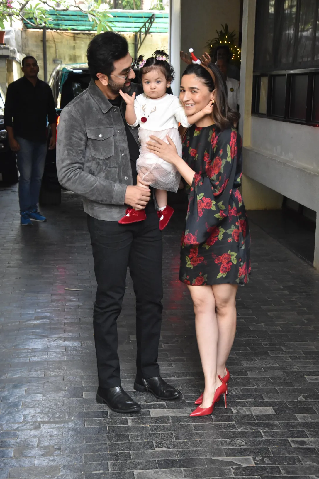 Pics: Alia Bhatt, Ranbir Kapoor finally reveal daughter Raha's face on  Christmas