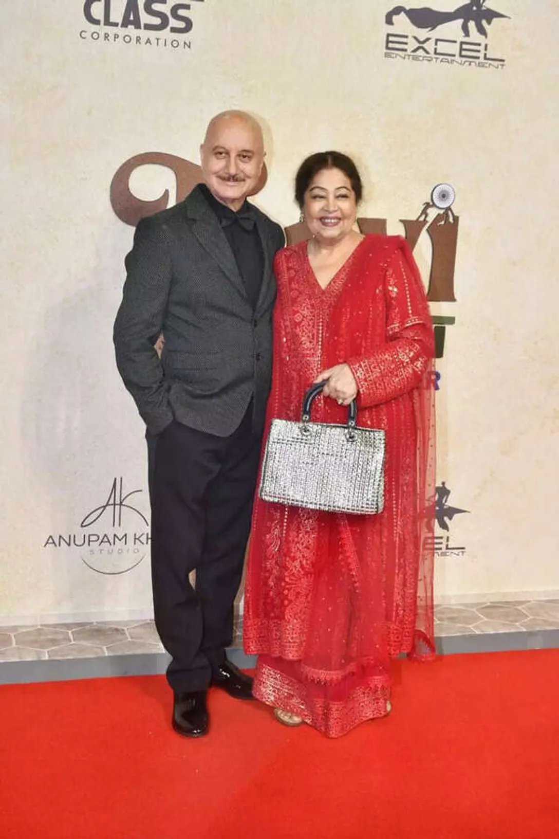 Kirron Kher makes rare red carpet appearance with Anupam Kher at 'Tanvi The  Great' screening - See photos | Hindi Movie News - Times of India