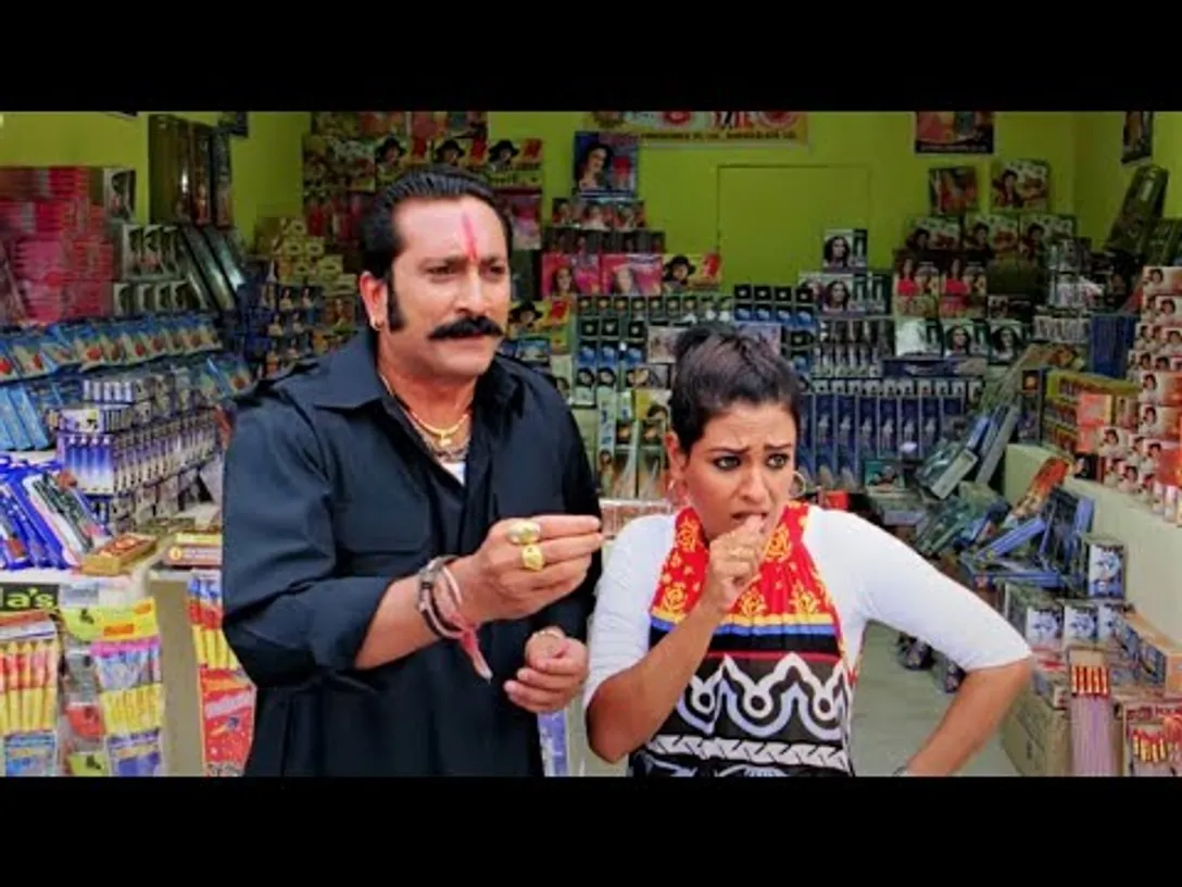 Vasooli Fireworks | वसूली भाई ने खोली फटाके की दूकान | Golmaal 3 | Vasooli  Bhai | #HappyDiwali - YouTube