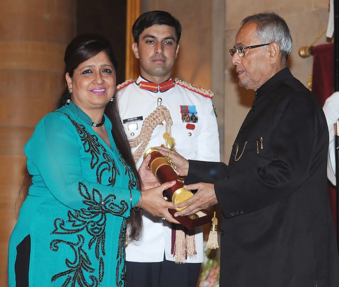 File:Pranab Mukherjee presenting the Padma Bhushan Award to Smt. Savita  Bhatti on behalf of her husband late Shri Jaspal Singh Bhatti, at an  Investiture Ceremony-II, at Rashtrapati Bhavan, in New Delhi on
