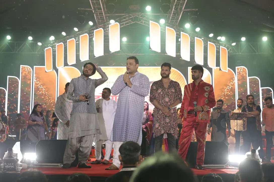 Raghav Nayyar Shines at Navrang Raas Utsav 2025 (3)