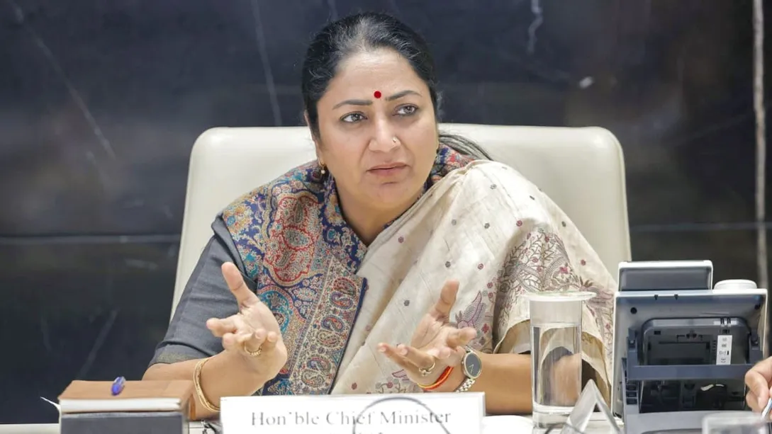 Delhi Rekha Gupta Government to give 10 thousand rupees to construction workers work Stopped in Pollution दिल्ली सरकार का बड़ा फैसला, इन मजदूरों के खाते में भेजे जाएंगे 10 हजार रुपये