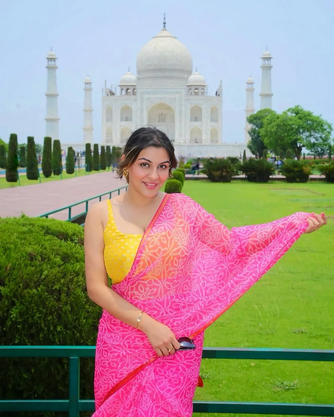 Bigg Boss 18 Fame Yamini Malhotra Visits Taj Mahal