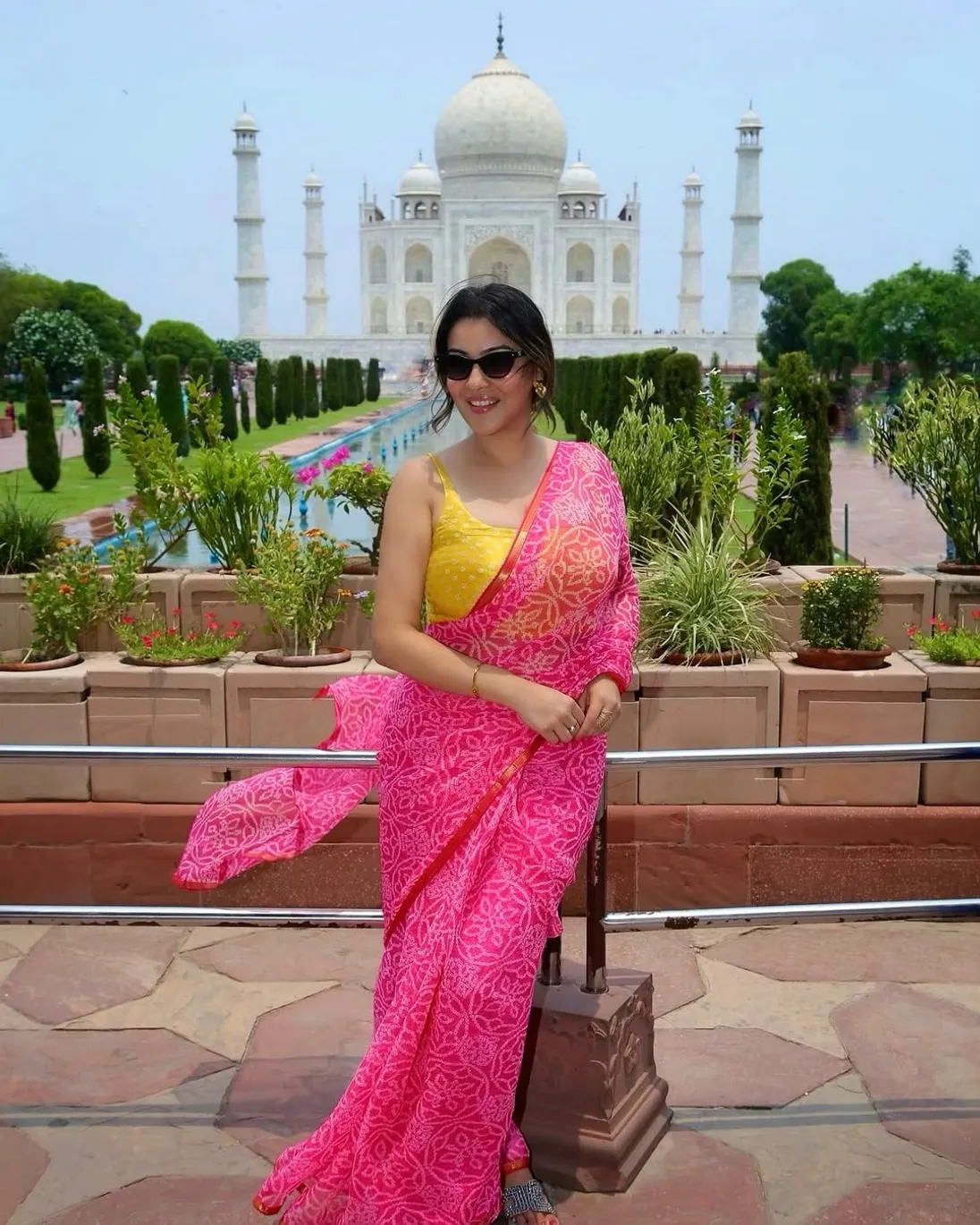 Bigg Boss 18 Fame Yamini Malhotra Visits Taj Mahal (3)
