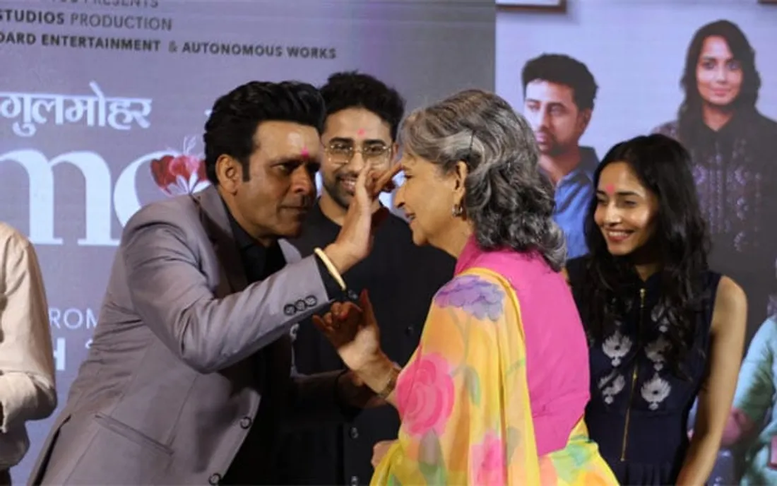 Manoj Bajpayee and Sharmila Tagore play Holi as they launch trailer two of  their film Gulmohar – Firstpost
