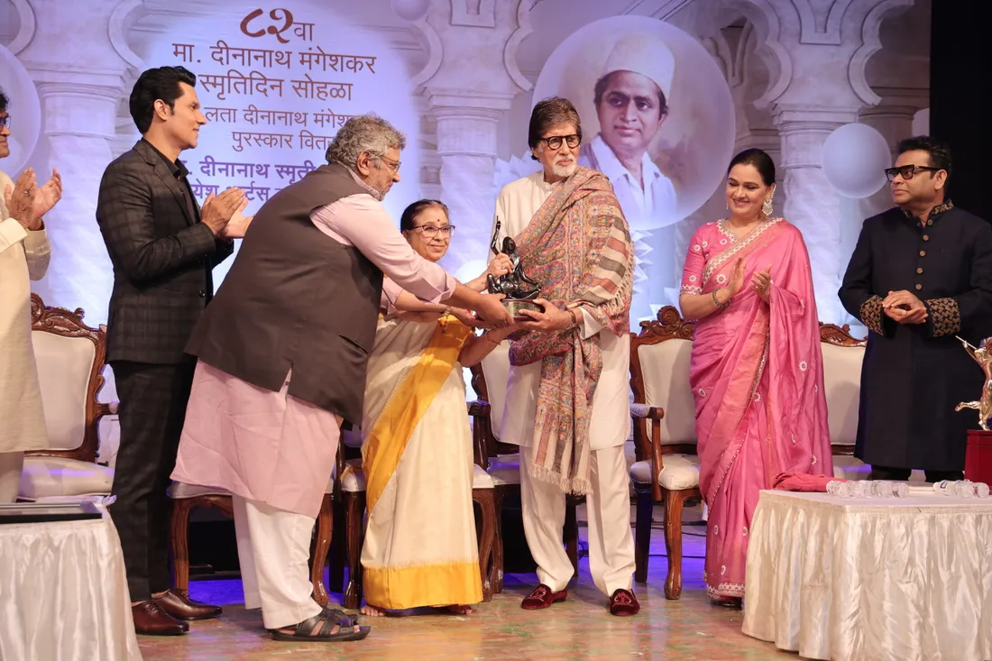 Amitabh Bachchan honored with Lata Dinanath Mangeshkar Award, Abhishek  Bachchan, Randeep Hooda, AR Rahman also presented on the stage | लता  दीनानाथ मंगेशकर अवॉर्ड से सम्मानित हुए अमिताभ बच्चन: बोले ...