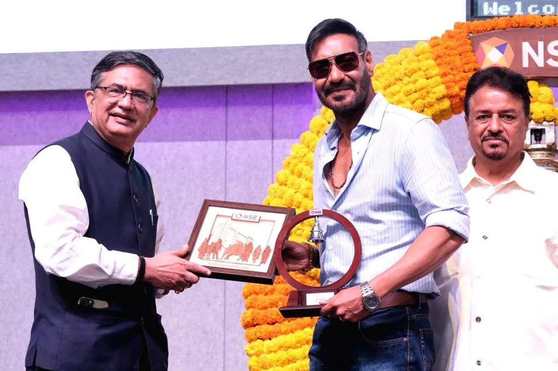 Ajay Devgn and &#039;Raid 2&#039; team at NSE - Mumbai: Ajay Devgn and 'Raid 2' team at NSE