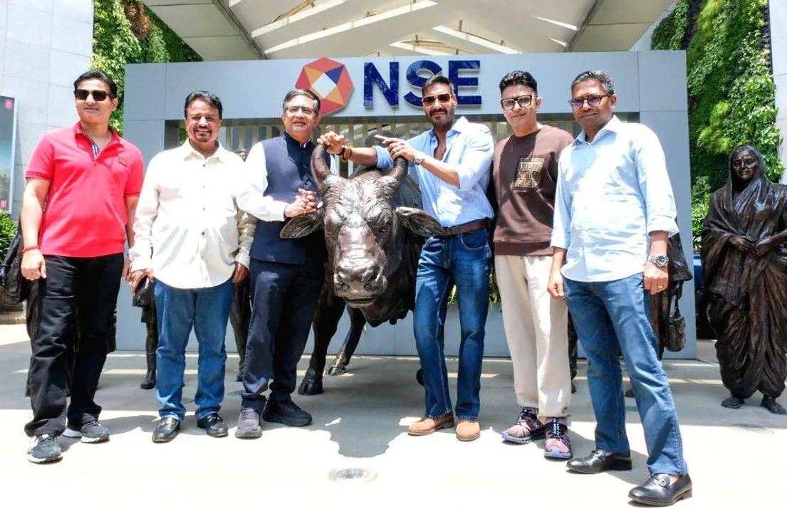 Ajay Devgn and &#039;Raid 2&#039; team at NSE - Mumbai: Ajay Devgn and 'Raid 2' team at NSE
