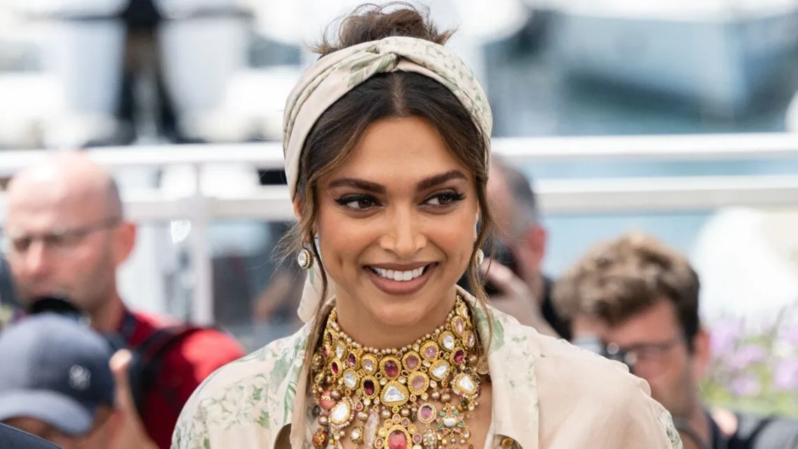  Deepika 