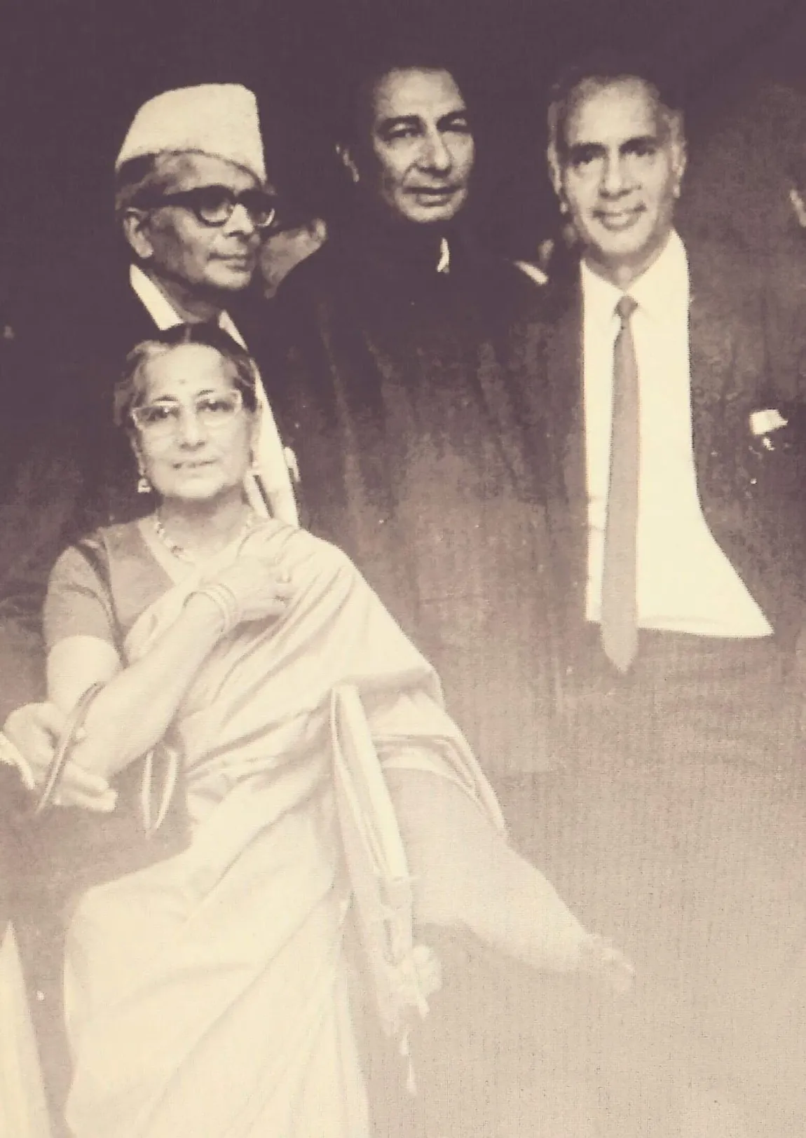 CHINAR SHADE : BALRAJ SAHNI WAS A PASSIONATE LOVER OF KASHMIR ..
