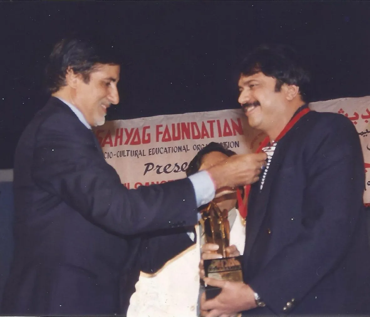 Amitabh Bachchan honours Chaitanya   with 'K A Abbas Memorial' Gold Medal' for film journalism