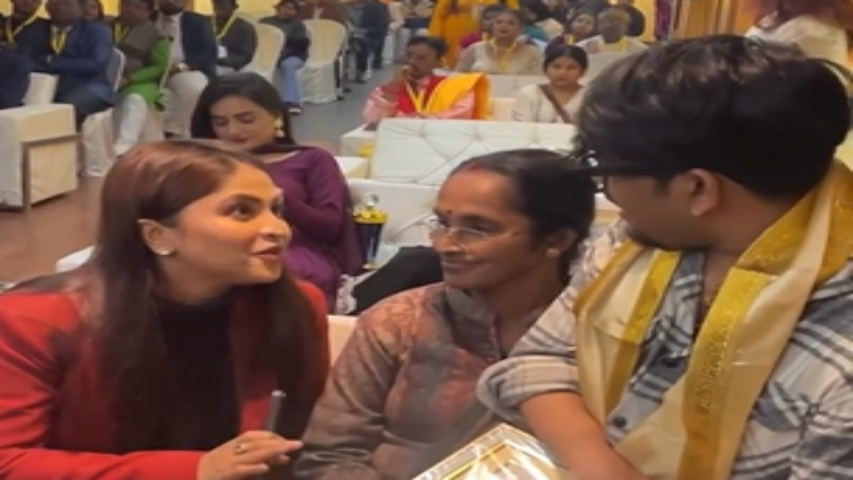 কটু মন্তব্যের মাঝেও দেবলীনা–সায়কের বন্ধুত্ব অটুট!