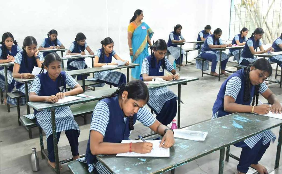 பிளஸ் 2 தமிழ் தேர்வு: 526 'ஆப்சென்ட்'