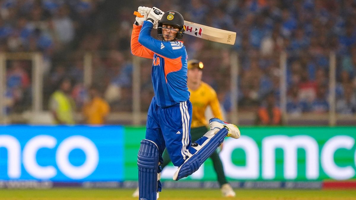 South Africa thrash India by 76 runs in Super Eight match