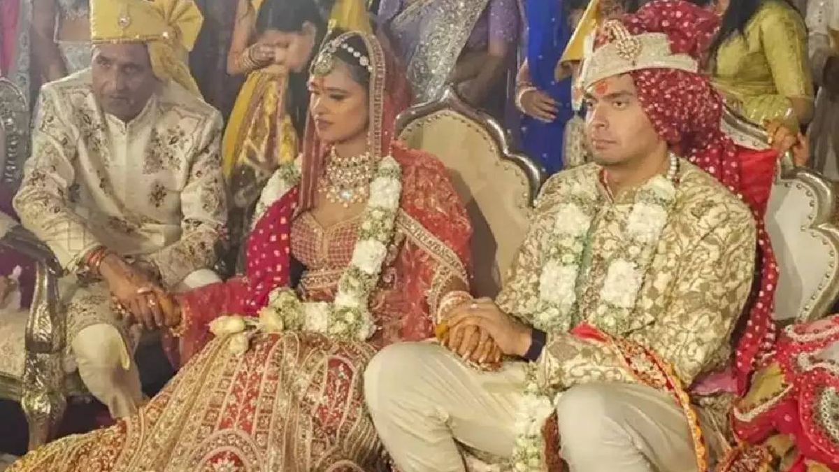 काफी पढ़े-लिखे हैं कुमार विश्वास के बेटी-दामाद, एक ही कॉलेज से अग्रता-पवित्र खंडेलवाल ने हासिल की है डिग्री